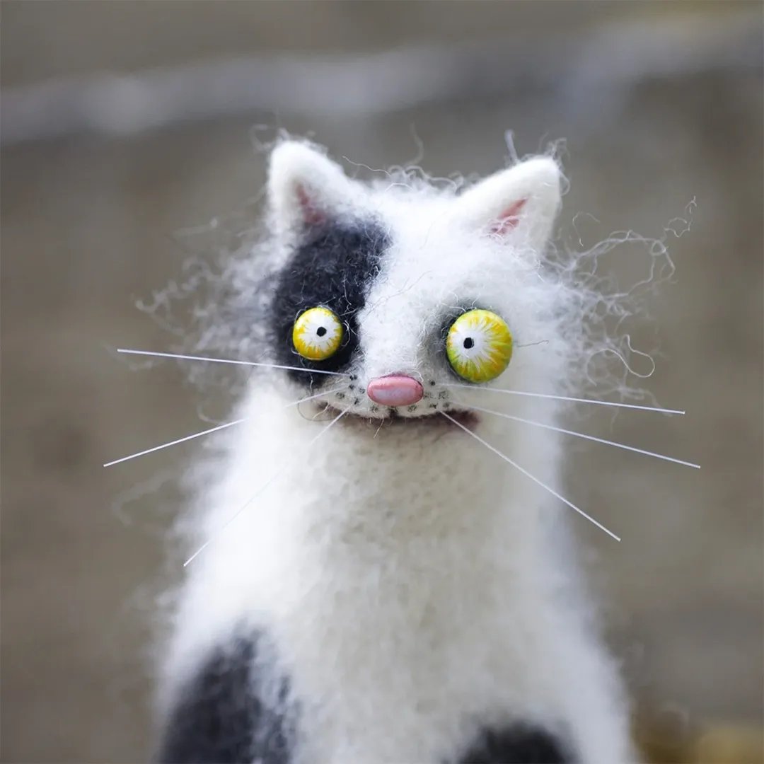 🔥Heißer Sale 49% RABATT🌟🐭👀Handgefertigter, panischer, schräger Kuscheltier-Plüschfreund aus Wollfilz mit großen Augen🧶