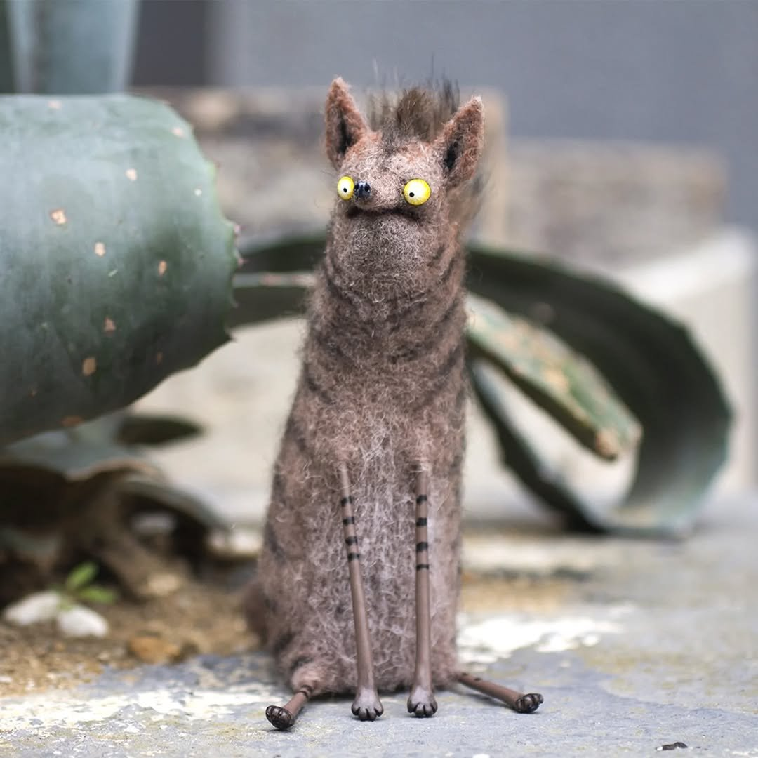 🔥Heißer Sale 49% RABATT🌟🐭👀Handgefertigter, panischer, schräger Kuscheltier-Plüschfreund aus Wollfilz mit großen Augen🧶
