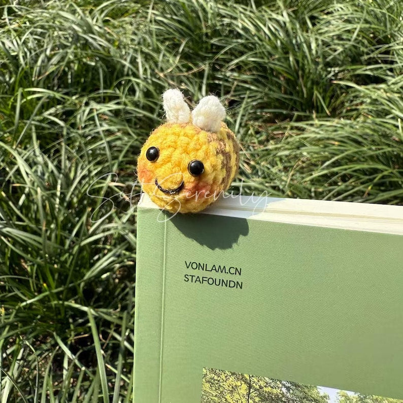Crochet Bookmark, Mini Bee Bookmark, Sunflower Bookmark, Gift for Book Lover, Gift for Teacher, Back to School Gift, Plant Lover Gift