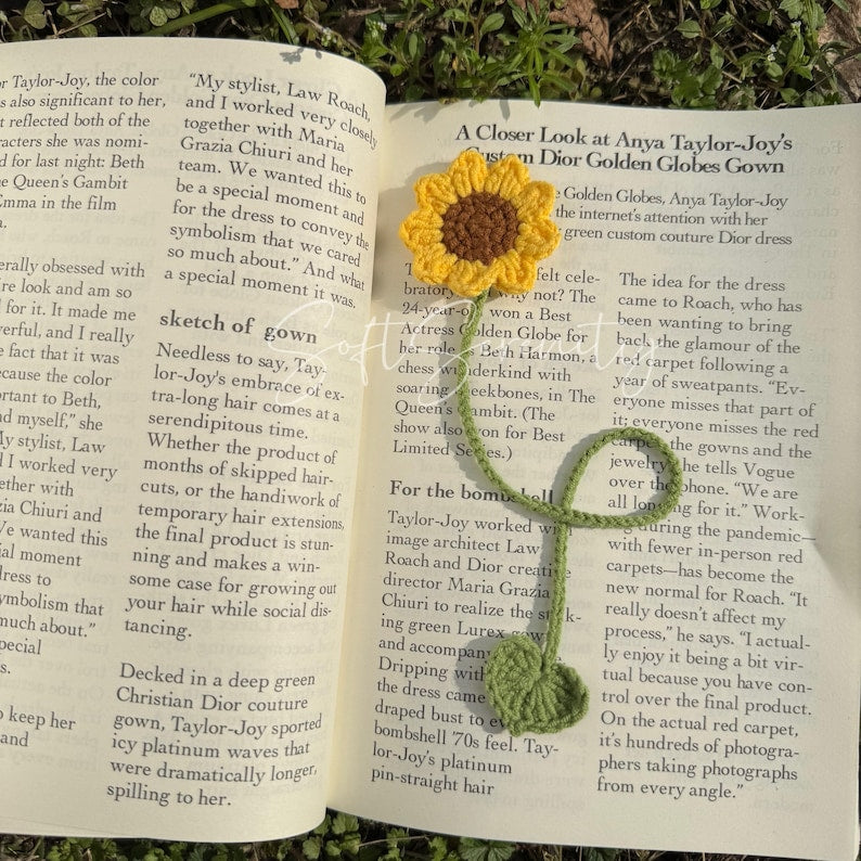 Crochet Bookmark, Mini Bee Bookmark, Sunflower Bookmark, Gift for Book Lover, Gift for Teacher, Back to School Gift, Plant Lover Gift