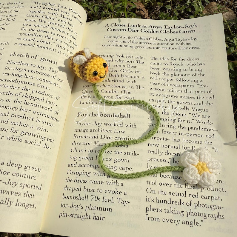 Crochet Bookmark, Mini Bee Bookmark, Sunflower Bookmark, Gift for Book Lover, Gift for Teacher, Back to School Gift, Plant Lover Gift