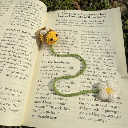 Crochet Bookmark, Mini Bee Bookmark, Sunflower Bookmark, Gift for Book Lover, Gift for Teacher, Back to School Gift, Plant Lover Gift