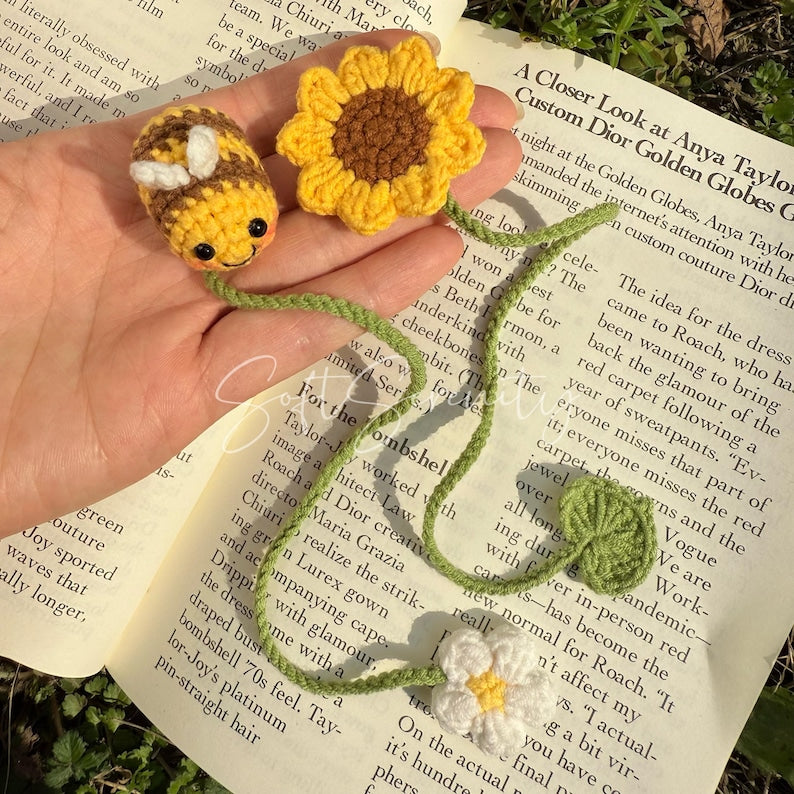 Crochet Bookmark, Mini Bee Bookmark, Sunflower Bookmark, Gift for Book Lover, Gift for Teacher, Back to School Gift, Plant Lover Gift