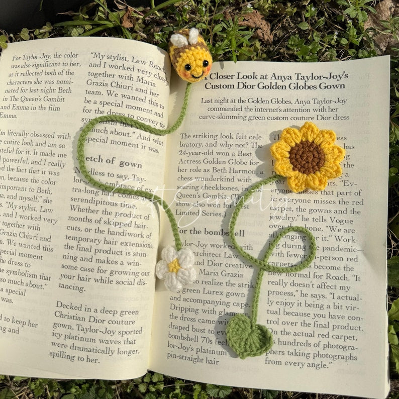 Crochet Bookmark, Mini Bee Bookmark, Sunflower Bookmark, Gift for Book Lover, Gift for Teacher, Back to School Gift, Plant Lover Gift