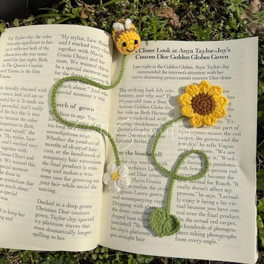 Crochet Bookmark, Mini Bee Bookmark, Sunflower Bookmark, Gift for Book Lover, Gift for Teacher, Back to School Gift, Plant Lover Gift