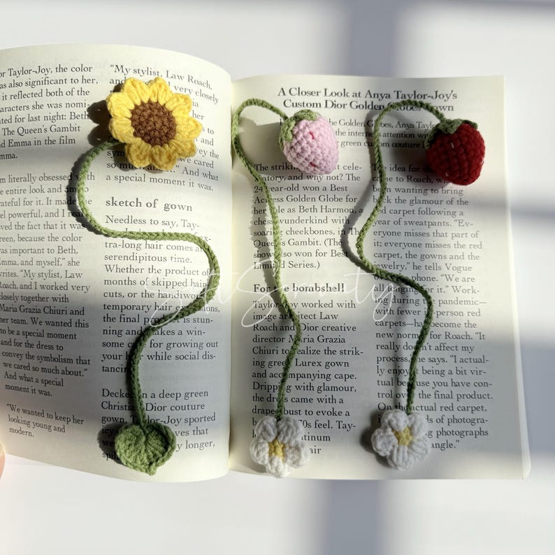 Crochet Bookmark, Mini Bee Bookmark, Sunflower Bookmark, Gift for Book Lover, Gift for Teacher, Back to School Gift, Plant Lover Gift
