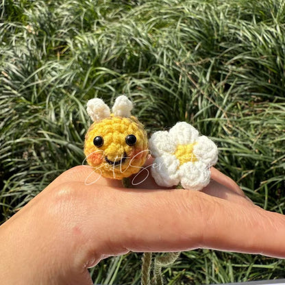 Crochet Bookmark, Mini Bee Bookmark, Sunflower Bookmark, Gift for Book Lover, Gift for Teacher, Back to School Gift, Plant Lover Gift